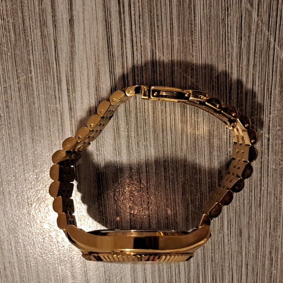 Watch - Picture 3 of 5